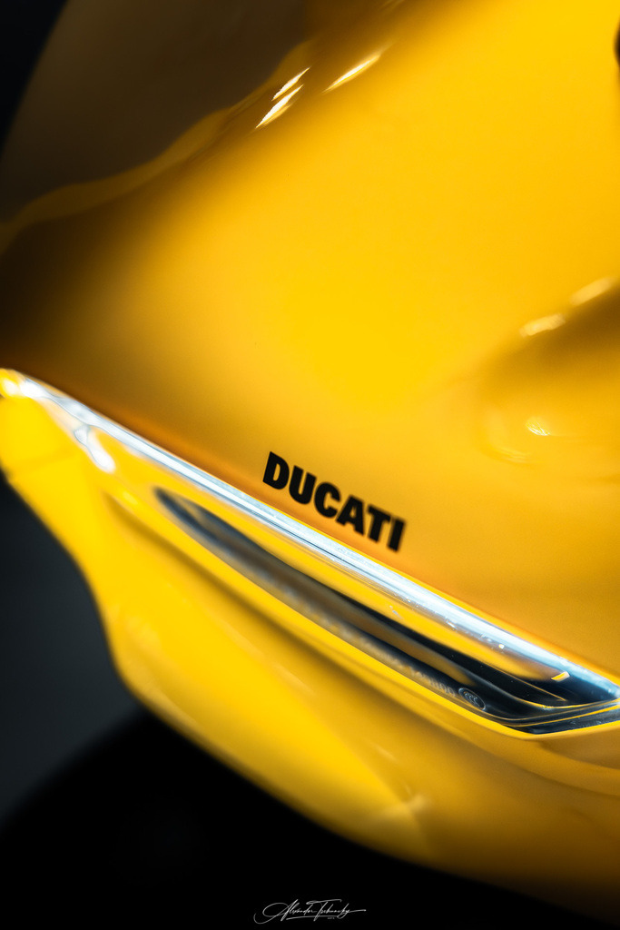 Ducati Panigake V2S | Entdecken Sie die faszinierende Welt von Alexander Tschuncky Arts: Kreative Fotografie, atemberaubende Automobilkunst und hochwertiger Bilderdruck. Lassen Sie sich inspirieren! - Realisiert mit Pictrs.com