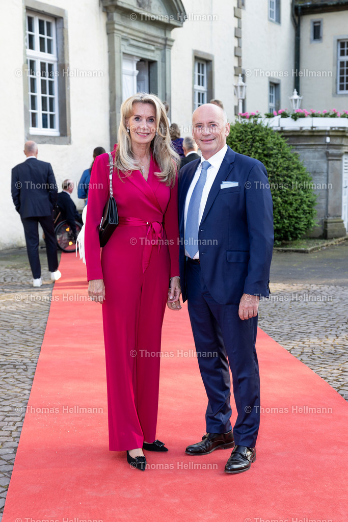 TH_Schlossempfang_19147 | Longines Balve Optimum 2024 am 07.06.24 in Balve, Schloss Wocklum, Thomas Hellmann, Schlossempfang