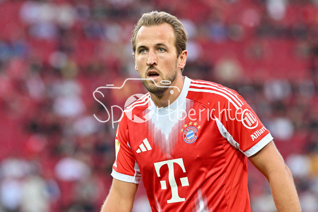 FC Augsburg - FC Bayern München | im Bild Harry KANE (FC Bayern Muenchen 9) / Einzelfoto / Freisteller, Bundesliga: FC Augsburg - FC Bayern München; WWK-Arena am 30.08.2025, DFL REGULATIONS PROHIBIT ANY USE OF PHOTOGRAPHS AS IMAGE SEQUENCES AND/OR QUASI-VIDEO
