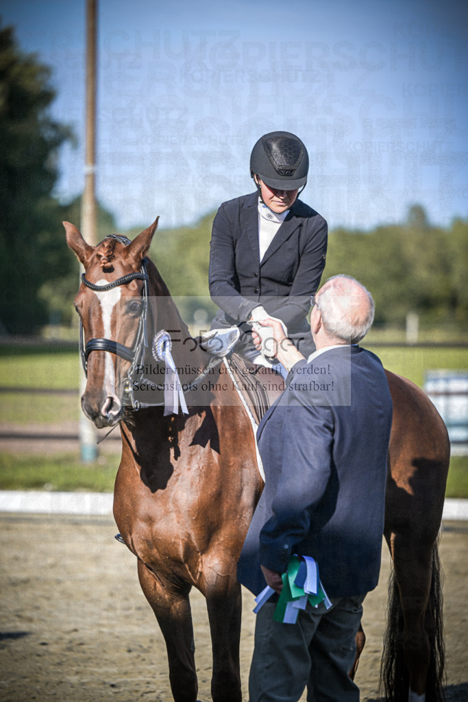 DOS_0025 | Entdecke hochwertige Reitturnierfotos von Foto Oger. Professionell, emotional und authentisch – jetzt Lieblingsmomente im Shop bestellen.Deutschlandweite Turnierfotografie. - Realisiert mit Pictrs.com