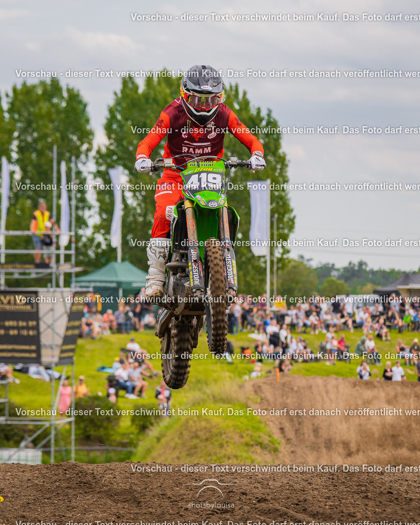 09_21_LM_Schenkenhorst-2208 | Sportfotografin aus Berlin-Brandenburg mit Fokus auf Motocross. Ich halte deine sportliche Leistung und echte Emotionen auf und neben der Strecke professionell fest. Entdecke die Fotos von deinem Rennen und bestelle sie direkt hier im Shop.