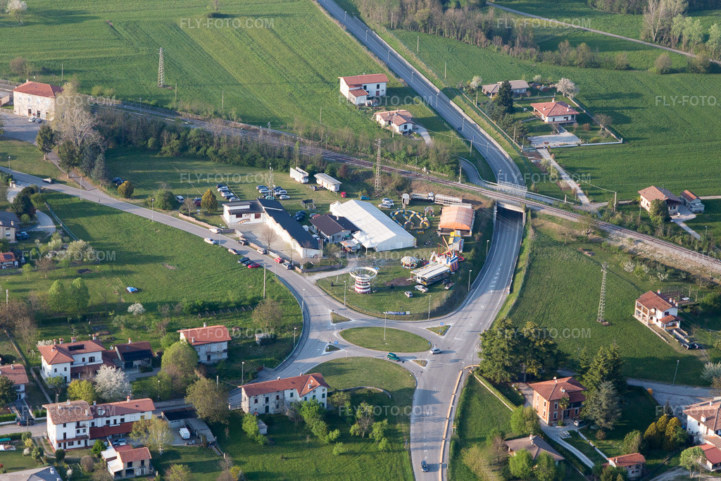 Aerial view: View of the town in Usago in the state Friuli Venezia Giulia, Italy.Photo: IMG_098916.jpg taken on 04/08/2017 by Werner Riehm/FLY-FOTO.comResolution of the original: 5141 x 3427 px