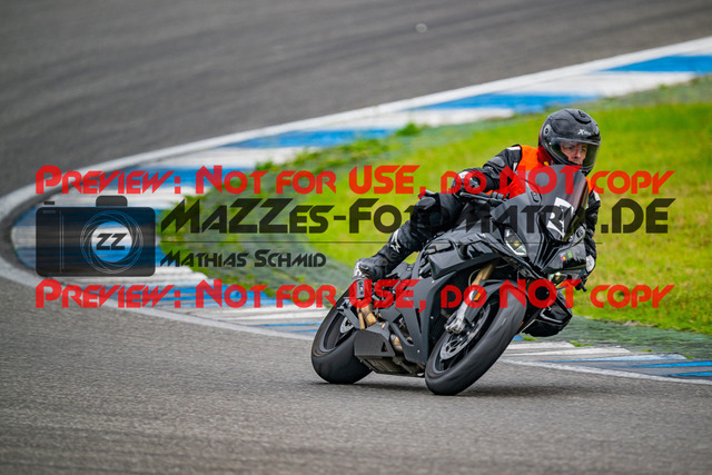 MaZZes_FotoMatrix_240701_6007705_7499 | INST