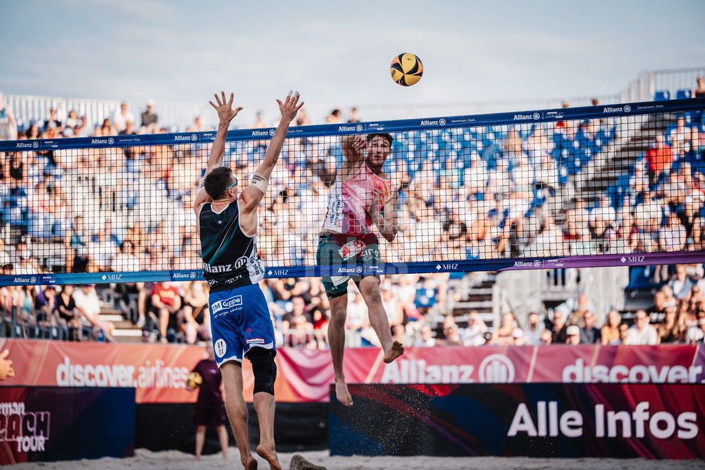 Beachvolleyball | Männer | Deutsche Meisterschaften 2025 Timmendorfer Strand | 04.09.2025 | Hennes Nissen beim Angriff