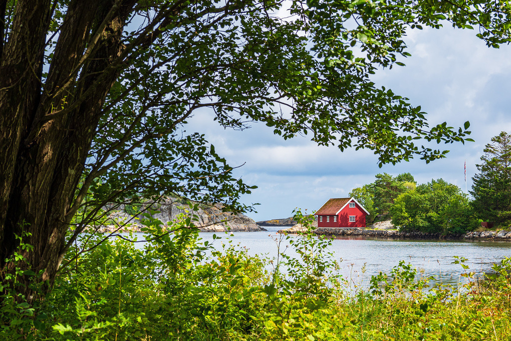 Landschaft mit Haus im Naherholungsgebiet Hasseltangen in Norwegen | Landschaft mit Haus im Naherholungsgebiet Hasseltangen in Norwegen.