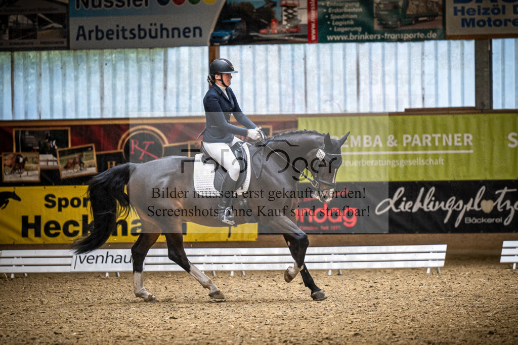 DOS_0130 | Entdecke hochwertige Reitturnierfotos von Foto Oger. Professionell, emotional und authentisch – jetzt Lieblingsmomente im Shop bestellen.Deutschlandweite Turnierfotografie. - Realisiert mit Pictrs.com