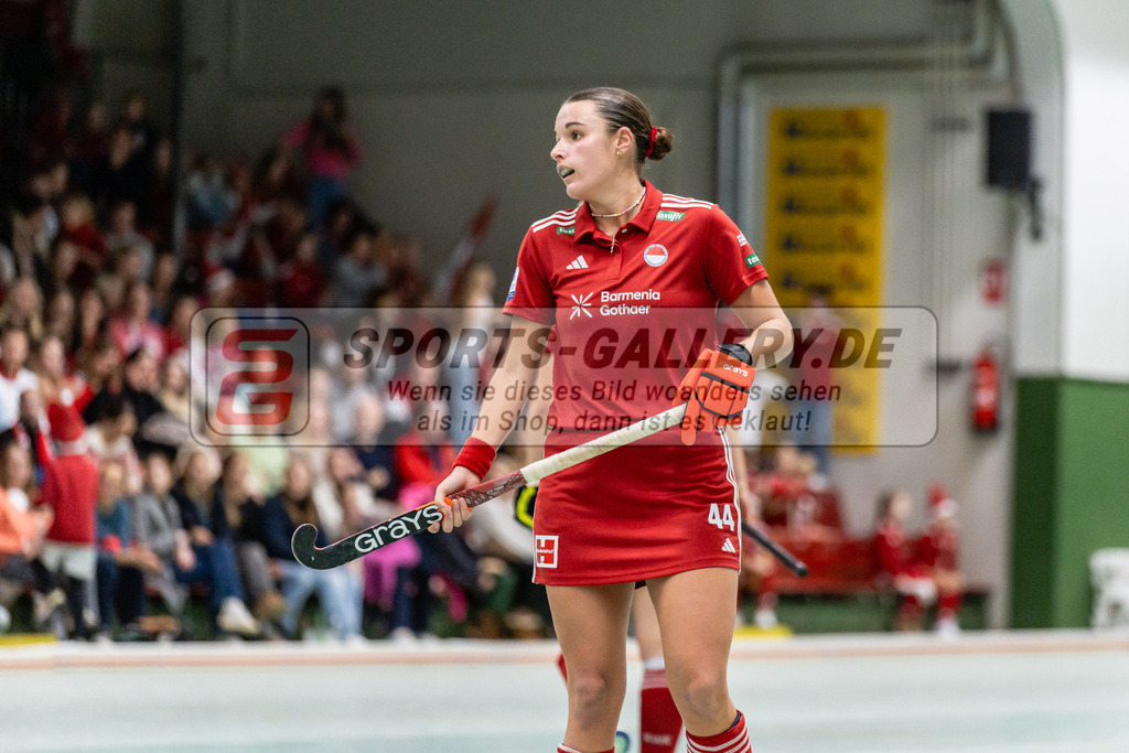 SFE_20241220_0104 | Köln, Deutschland, 20.12.2024:  Hockey 1. Bundesliga Damen Rot-Weiss Köln - Düsseldorfer HC im KTHC Stadion Rot-Weiss Köln Tennis and Hockey Club am 20.12.2024 in Köln, Deutschland. (Foto von Stephan Fehrmann)Köln, Germany, 20.12.2024: Hockey 1. Bundesliga Damen Rot-Weiss Köln - Düsseldorfer HC in KTHC Stadion Rot-Weiss Köln Tennis and Hockey Club at 20.12.2024 in Köln, Deutschland. (Foto from Stephan Fehrmann)