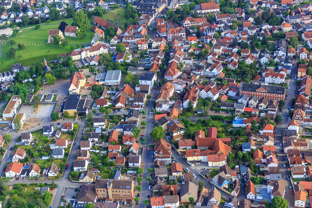 Luftbild: Bahnhofstraße von Norden in Lorsch im Bundesland Hessen in Deutschland. Foto: IMG_090631.jpg vom 04.07.2016 durch Werner Riehm/FLY-FOTO.de