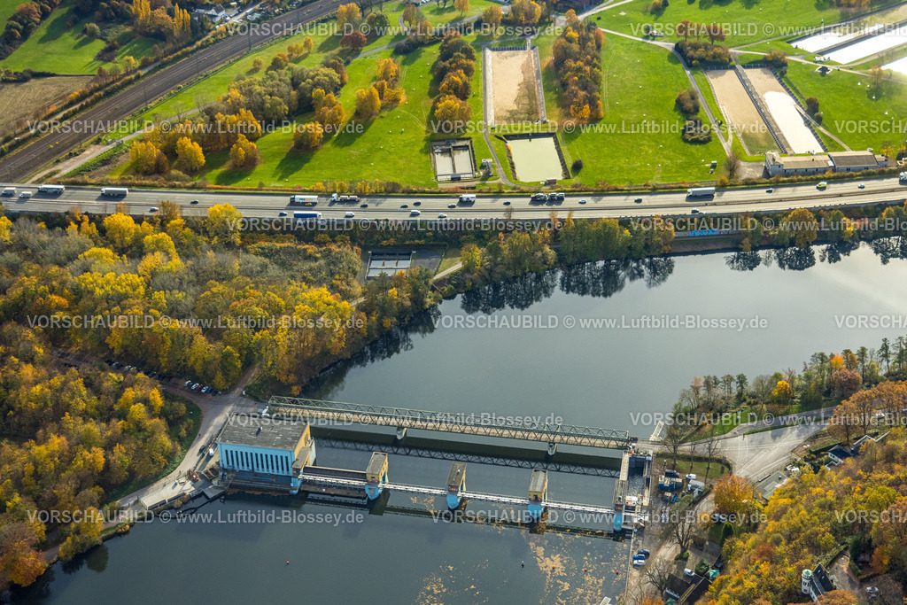 Hagen251100771 | Luftbild, Laufwasserkraftwerk Hengstey und Hengsteysee Brücke Ost, Wasserwerk Hengstey, herbstliche Bäume, Autobahn A1, Boele, Hagen, Ruhrgebiet, Nordrhein-Westfalen, Deutschland