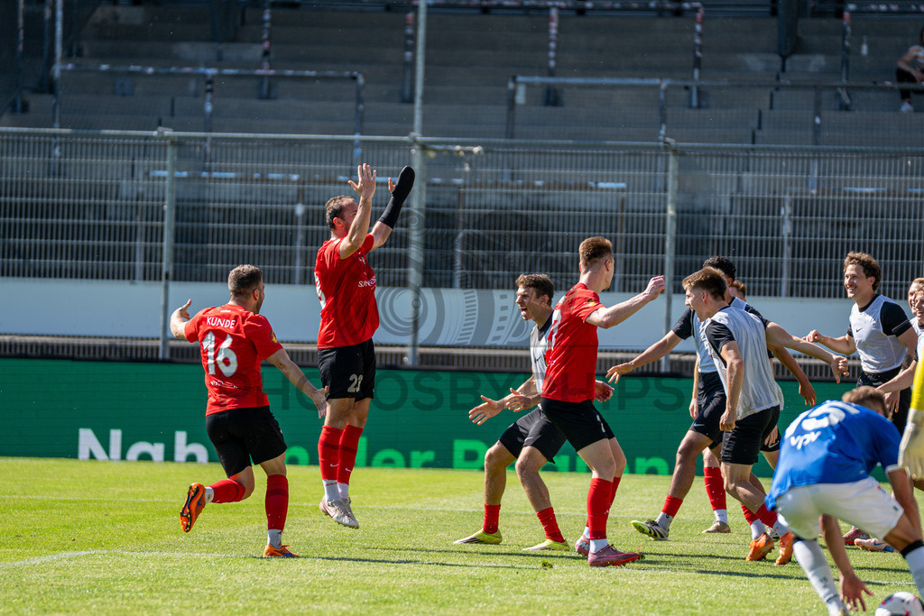 Stuttgarter Kickers vs. SG Sonnenhof Großaspach, Fussball, WFV-Pokal, Finale, 23.05.2026 | Kollektiver Torjubel nach Treffer durch Fabian Eisele (SG Sonnenhof Großaspach, #23) zum 0:2,Stuttgarter Kickers vs. SG Sonnenhof Großaspach, Fussball, WFV-Pokal, Finale, 23.05.2026