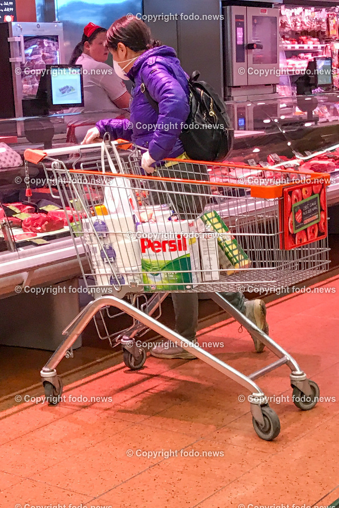 Corona_ 5 Jahre Covid Lockdown_ 15.03.2025-16 | 15.03.2025, Linz, AUT, Corona, 5 Jahre Covid Lockdown, im Bild Stadtansichten, Themenbild, Einkauf, Supermarkt, Wagen, Lebensmittel, Hamsterkauf, Make, Kunden