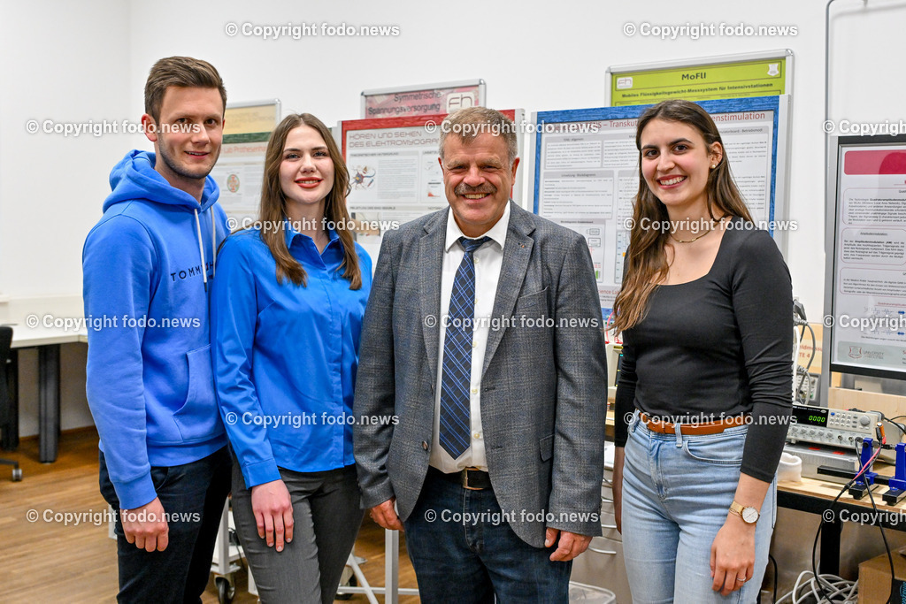 Linz_ FH Ooe Campus Linz_ Medizintechnik_ 03.04.2024-27 | 03.04.2024, Linz, AUT, FH Ooe Campus Linz, Medizintechnik, im Bild Dominik Ortmayr (Studierender), Mariia Chiiachenko (Medizinerin aus der Ukraine), Hubert Egger (FH-Prof. Dr., Studiengang Medizintechnik, Fakultaet für Medizintechnik und Angewandte Sozialwissenschaften), Selina Puehringer (Studierende)