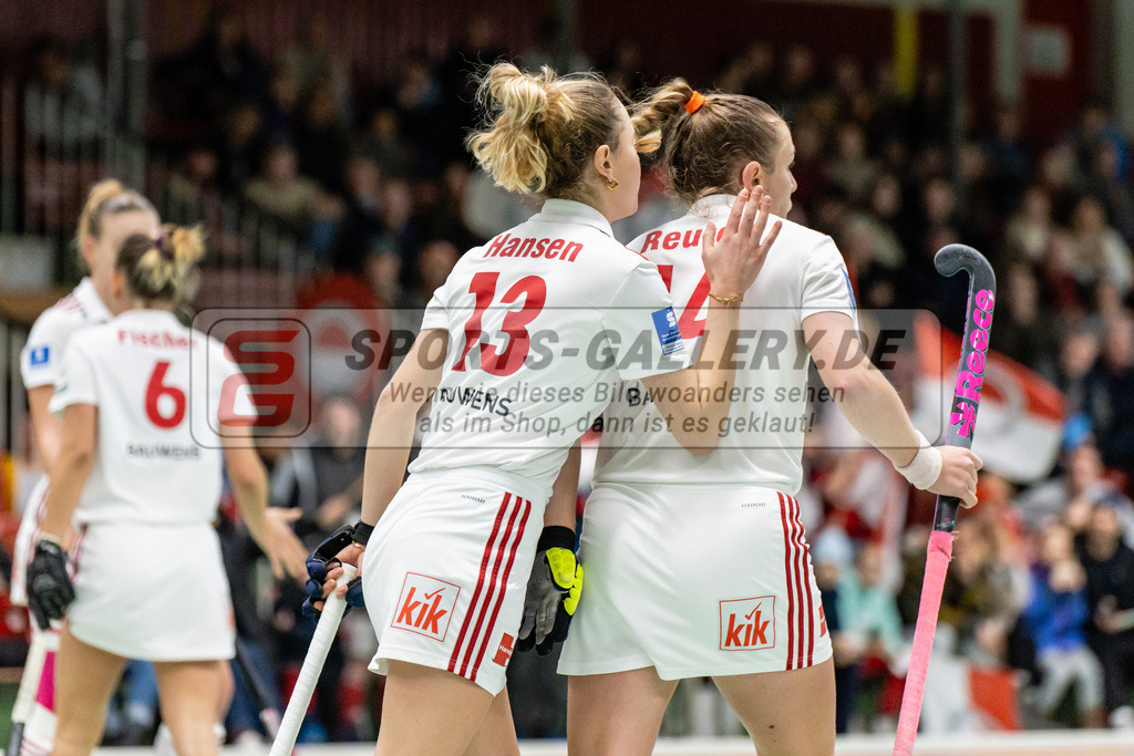 SFE_20250112_0121 | Köln, Deutschland, 12.01.2025:  ßHockey 1. Bundesliga Damen Rot-Weiss Köln - Schwarz-Weiß Köln im KTHC Stadion Rot-Weiss Köln Tennis and Hockey Club am 12.01.2025 in Köln, Deutschland. (Foto von Stephan Fehrmann)Köln, Germany, 12.01.2025: ßHockey 1. Bundesliga Damen Rot-Weiss Köln - Schwarz-Weiß Köln in KTHC Stadion Rot-Weiss Köln Tennis and Hockey Club at 12.01.2025 in Köln, Deutschland. (Foto from Stephan Fehrmann)