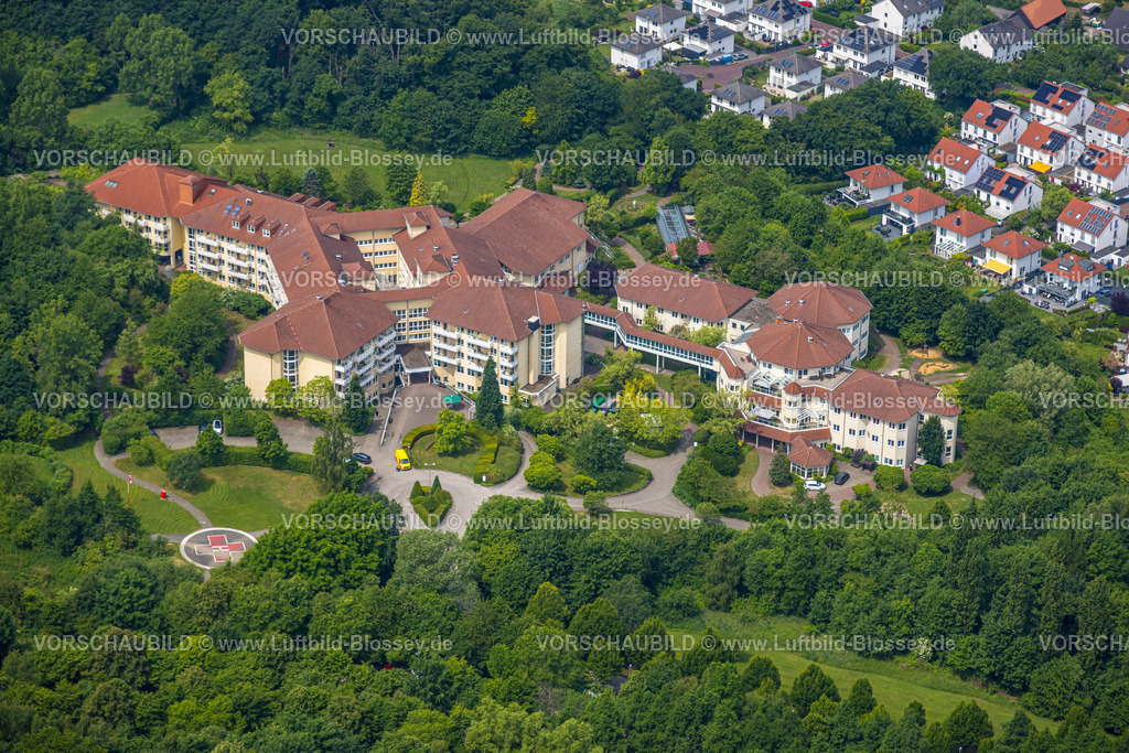 Hattingen250516881 | Luftbild, Vamed Klink und Klinikpark mit Hubschrauberlandeplatz, Hattingen, Ruhrgebiet, Nordrhein-Westfalen, Deutschland