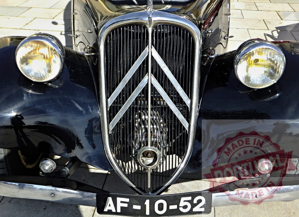 Citroën Traction Avant showing its front grill and headlights | Classic Citroën Traction Avant parked, showing its iconic front grill and headlights - Realisiert mit Pictrs.com