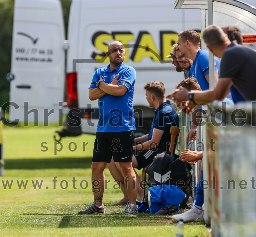 2023-07-22_006_FC_Eitting_gegen_FC_Moosinning | Eitting, Deutschland, 22.07.2023:
Fußball, Kreisliga 2023 / 2024, Testspiel, FC Eitting gegen FC Moosinning, Endergebnis: 0:4

Trainer Thomas Zellermeyr (FC Eitting)

Foto: Christian Riedel / fotografie-riedel.net
