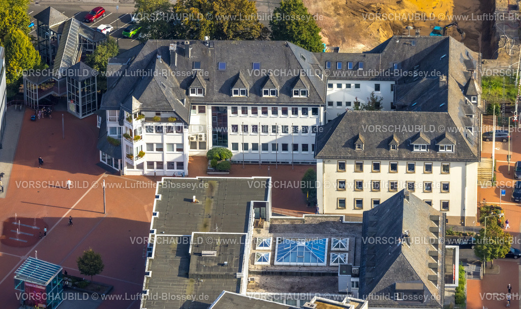Kreuztal230911850 | Luftbild, Rathaus Stadtverwaltung und Fußgängerzone, Kreuztal, Siegerland, Nordrhein-Westfalen, Deutschland
