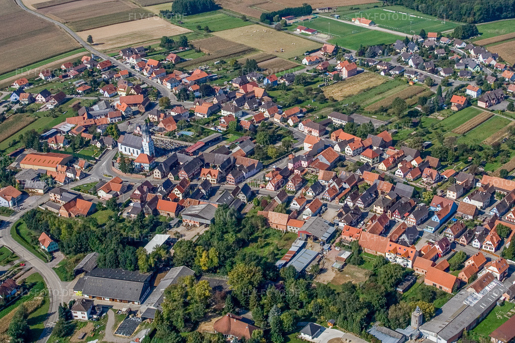 Luftbild: Dorfübersicht von Osten in Niederlauterbach im Bundesland Bas-Rhin in Frankreich. – Foto: IMG_13562.jpg vom 28.09.2008 durch Werner Riehm/FLY-FOTO.de – Auflösung des Originals: 3094 x 2063 px