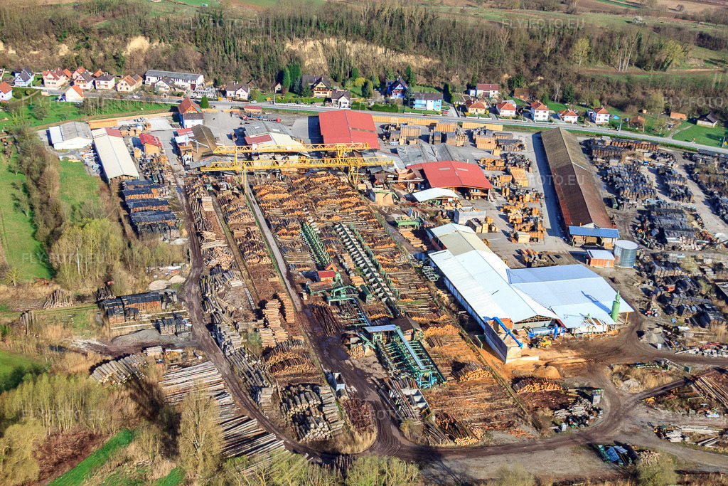 Vue aérienne: GERHARD SCIERIE SA à Mothern dans le département Bas Rhin, France – .Photo: IMG_25616.jpg prise le 02/04/2010 par Werner Riehm/FLY-FOTO.eu – Résolution de l'original: 4752 x 3168 px – SCIERIE GERHARD