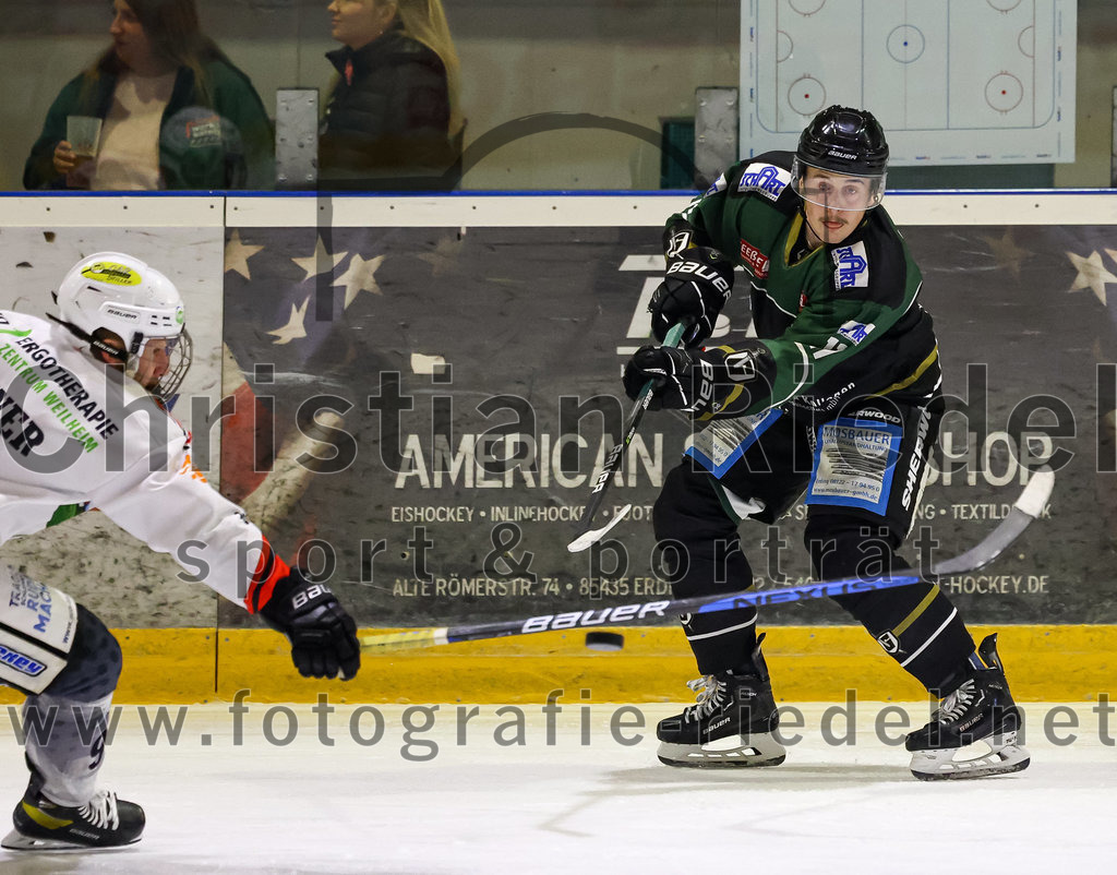 2022-11-04_130_Eishockey_TSV_Erding_gegen_TSV_Peissenberg | Erding, Deutschland, 04.11.2022:
Eishockey, Bayernliga 2022 / 2023, 10. Spieltag, TSV Erding gegen TSV Peißenberg, Endergebnis: 4:3

Sebastian Busch (Erding Gladiators, #11)

Foto: Christian Riedel / fotografie-riedel.net
