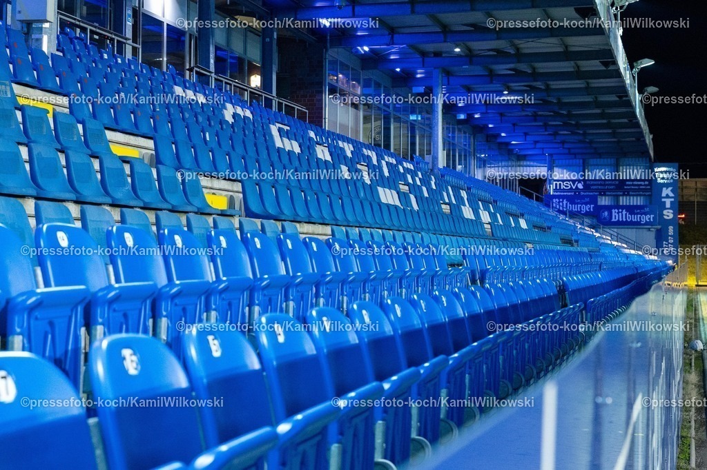 xKWI31102501035 | 31.10.2025, xkwix, Fußball, Regionalliga West, VfL Sportfreunde Lotte - FC Gütersloh, Stadion am Lotter Kreuz: SF Lotte Tribüne mit leeren Sitzplätzen