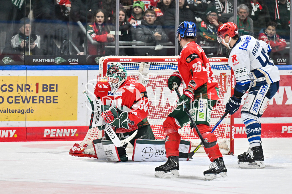 Augsburger Panther - Schwenninger Wild Wings | AUGSBURG, GERMANY - 02. JANUARY: in dieser Szene kann Michael GARTEIG (Augsburger Panther 34 einen Puck festhalten während dem Match zwischen den Augsburger Panthern und den Schwenninger Wild Wings am 35. Spieltag der Penny DEL im Curt Frenzel Stadion