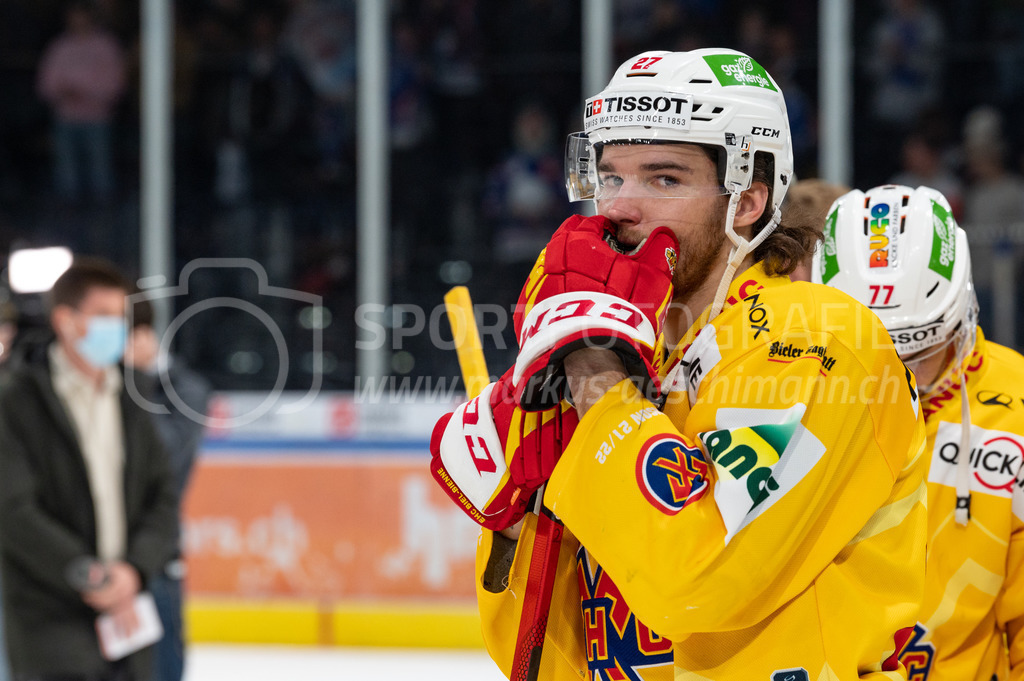 Playoffs: ZSC Lions - EHC Biel-Bienne | 04.04.2022, Zurich, Hallenstadion, Playoffs: ZSC Lions - EHC Biel-Bienne, enttäuschter #27 Yannick Rathgeb (Biel). - Realisiert mit Pictrs.com