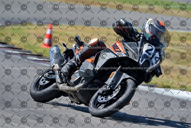 26bt04-1077 | markuskiefer.com - Realisiert mit Pictrs.com
