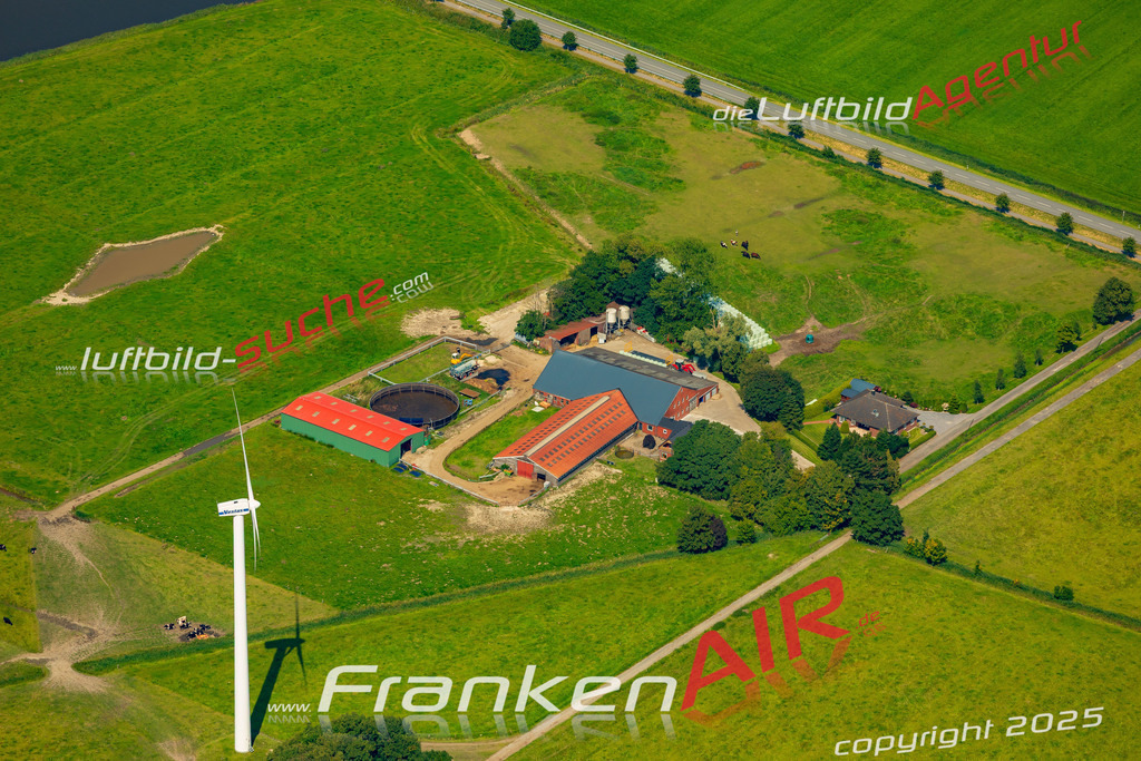 Wybelsum Emden Bild- Das Luftbild wurde 2025 vom UL-Flugzeug heraus erstellt ( keine Drohne bzw. Drohnenaufnahme ) - Hochauflösende Luftaufnahme -Nicht vergleichbar mit Google Maps oder Satelittenbilder- Die Geschenkidee !Mit Lizenz und Bildrechte bestellbar - CC