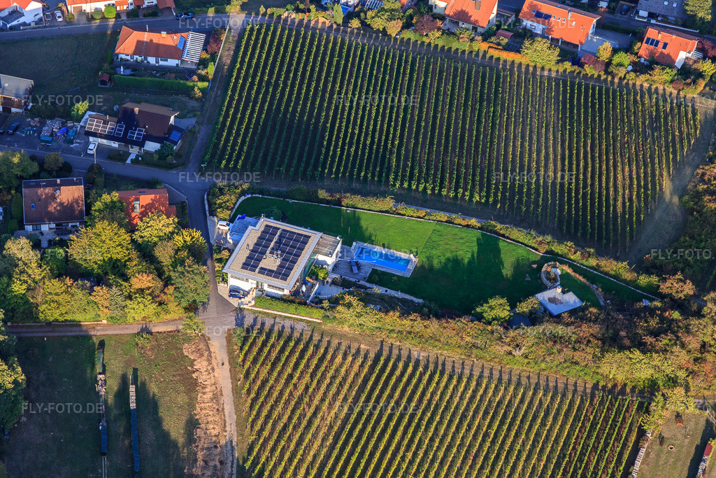 Luftbild: Villa und Ferienwohnung Stübinger an der Kirchbergstr im Ortsteil Gleiszellen in Gleiszellen-Gleishorbach im Bundesland Rheinland-Pfalz in Deutschland. Foto: IMG_123228.jpg vom 30.09.2020 durch Werner Riehm/FLY-FOTO.de