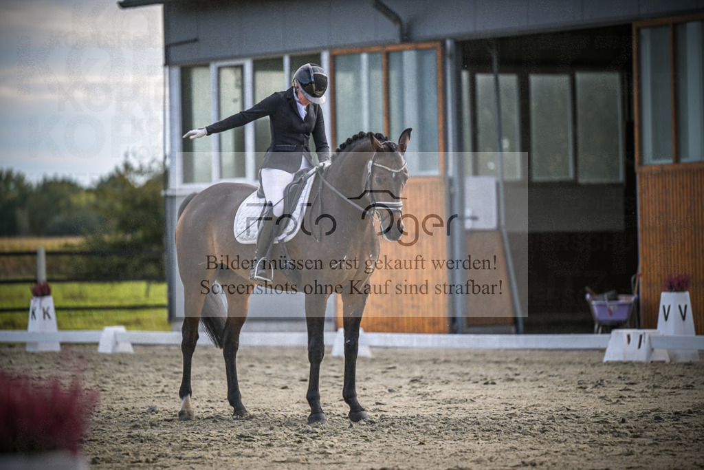 DOS_1780 | Entdecke hochwertige Reitturnierfotos von Foto Oger. Professionell, emotional und authentisch – jetzt Lieblingsmomente im Shop bestellen.Deutschlandweite Turnierfotografie. - Realisiert mit Pictrs.com