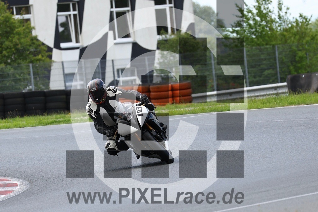 0103-20240611_12808 | Schöne Erinnerungen an spannende Momente - das festzuhalten ist unser Job. PIXELrace.de ist seit 2003 auf den Rennstrecken Europas unterwegs um die Action draußen beim Fahren und die wunderbare Stimmung imm Fahrerlager für euch einzufangen.