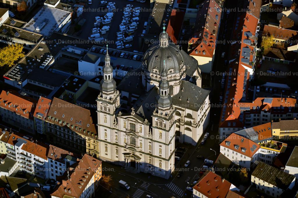3651184 | Stift Haug wird die im Stadtteil Haug gelegene barocke Pfarrkirche St. Johannes in Würzburg bezeichnet, die dazugehörige Pfarrei als St. Johannes in Stift Haug. Die ehemalige Stiftskirche gehörte bis zur Säkularisation 1803 zum Kollegiatstift Haug