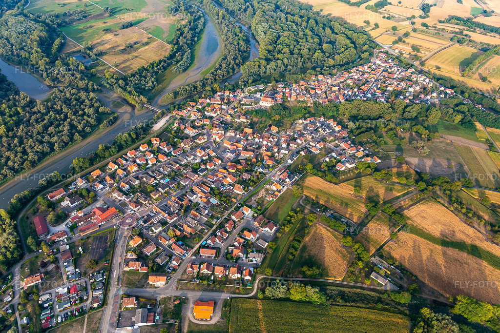 Aerial view: View of the town in Munchhausen in the state Bas-Rhin, France.Photo: IMG_008747.jpg taken on 09/20/2020 by Werner Riehm/FLY-FOTO.comResolution of the original: 5287 x 3525 px