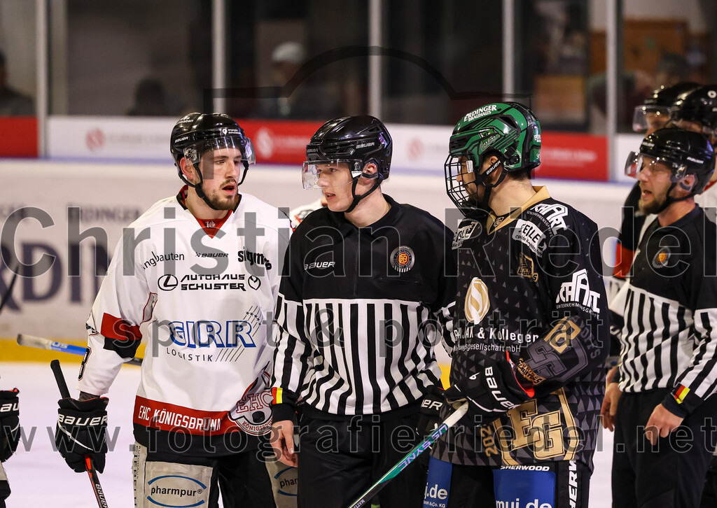2024-03-08_114_TSV_Erding_gegen_EHC_Koenigsbrunn | Erding, Deutschland, 08.03.2024:
Eishockey, Bayernliga Playoffs 2023 / 2024, 1. Spieltag, TSV Erding gegen EHC Königsbrunn, Endergebnis: 3:0

Daniel Krzizok (Erding Gladiators, #18)

Foto: Christian Riedel / fotografie-riedel.net