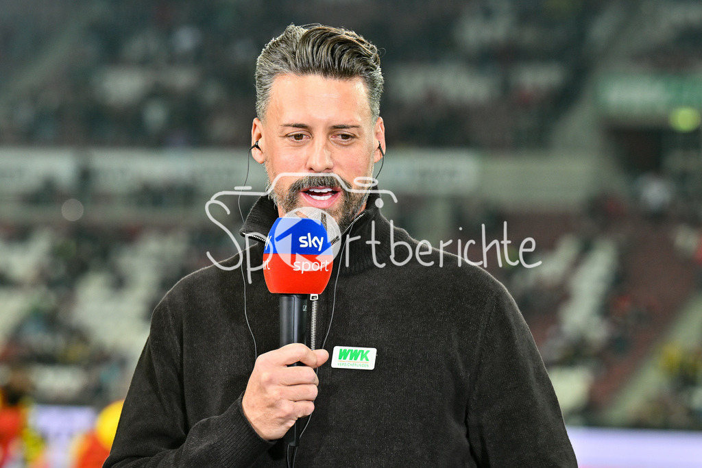 FC Augsburg - Borussia Dortmund | AUGSBURG, GERMANY - OCTOBER 31: Sandro WAGNER headcoach FC Augsburg, interview, sky, happy, before the bundesliga match between FC Augsburg vs. Borussia Dortmund on matchday 9 at WWK Arena on October 31, 2025 in Augsburg, Germany / DFL REGULATIONS PROHIBIT ANY USE OF PHOTOGRAPHS AS IMAGE SEQUENCES AND/OR QUASI-VIDEO