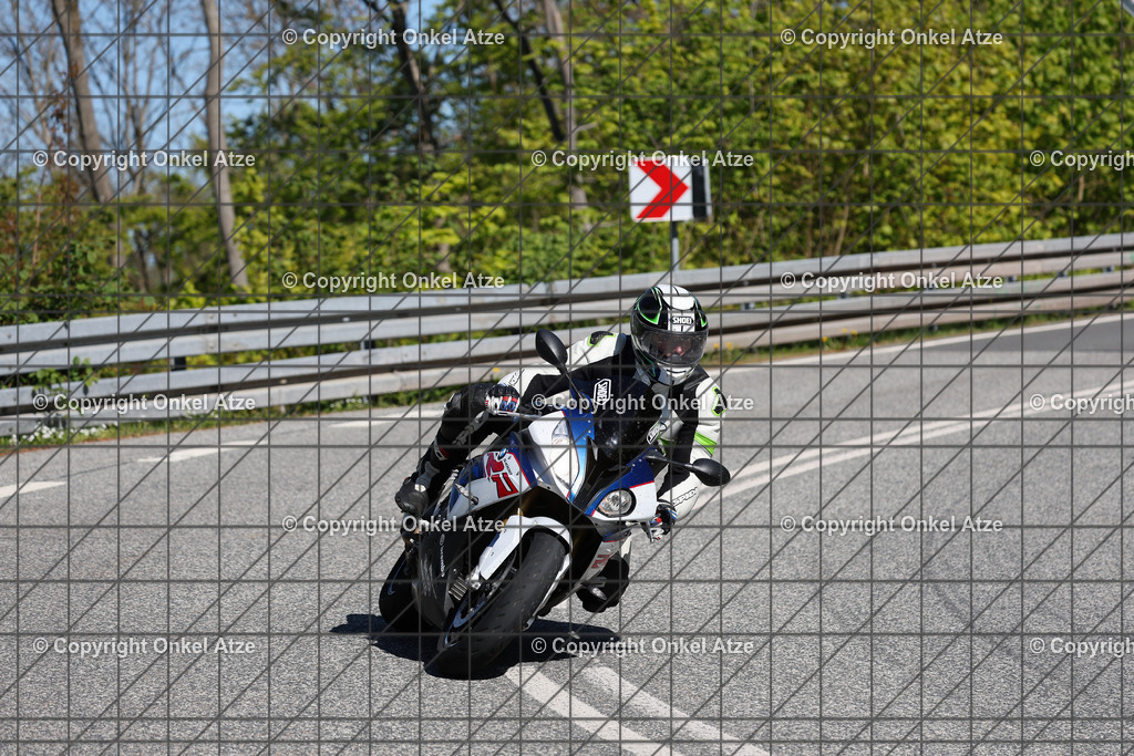 IMG_8841 | Fotograf am Kyffhäuser. Onkel Atze. Kyffhäuser Rennstrecke. Café36. Motorsportfotografie. - Realisiert mit Pictrs.com