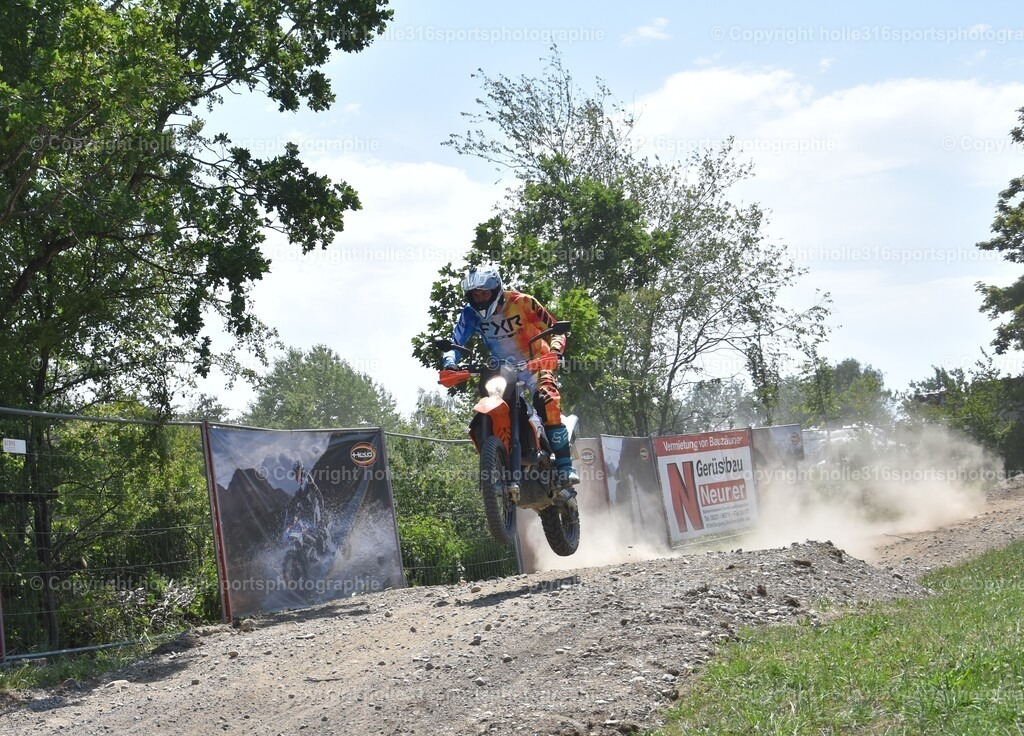 DSC_0331 | Sportfotografie , Motorsport, Motoross, Reitsport, Mointainbike, Enduro,
Landschaft , Outdoor, Eventfotografie, Landschaft, Bilder online bestellen - Realisiert mit Pictrs.com