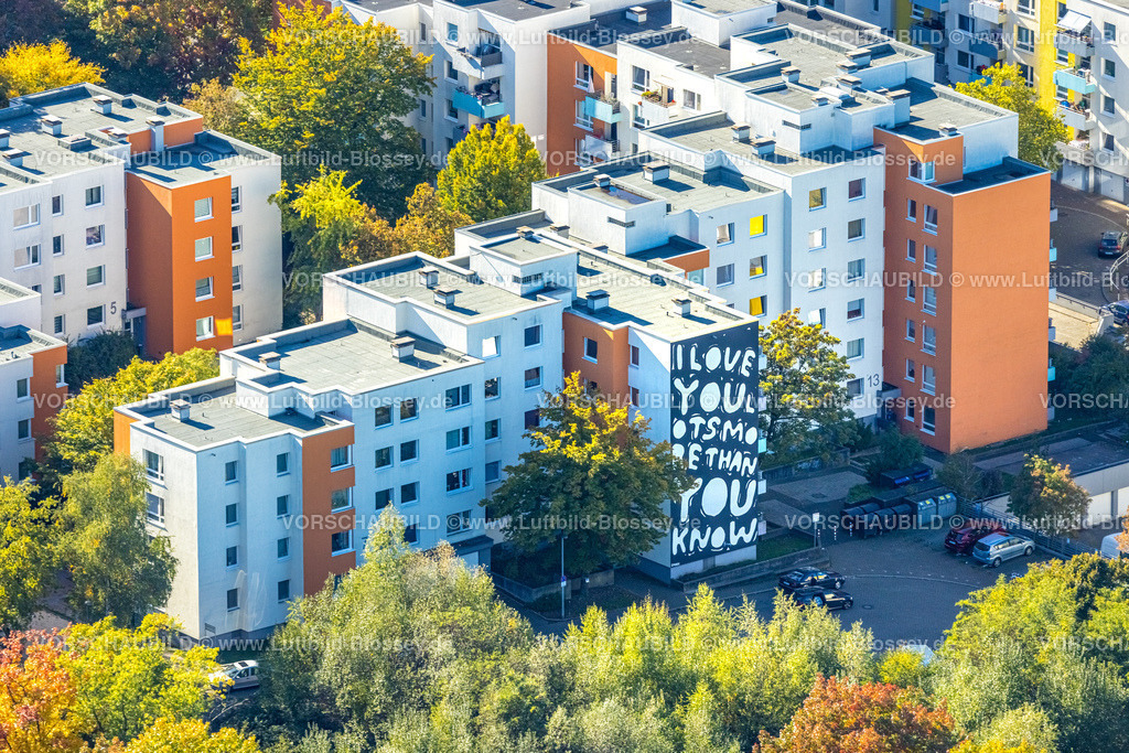 Bochum221000170 | Luftbild, Wohnanlage Semperstraße und Gropiusweg mit Graffiti i love you lots more than you know, Querenburg, Bochum, Ruhrgebiet, Nordrhein-Westfalen, Deutschland