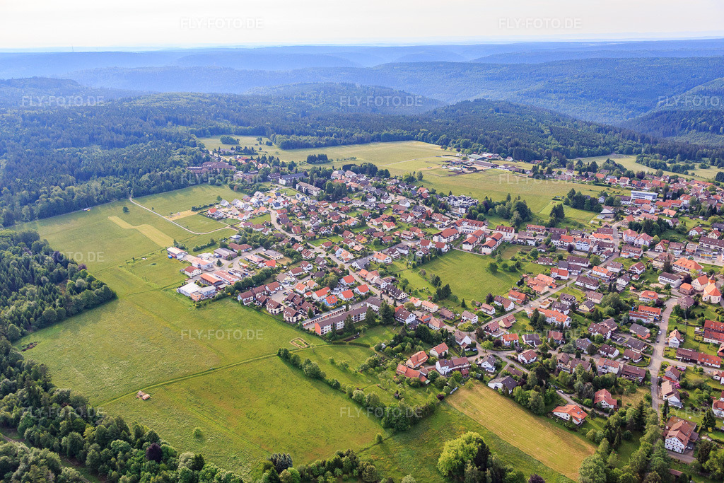 Luftbild: Friedenstr in Dobel im Bundesland Baden-Württemberg in Deutschland. Foto: IMG_079751.jpg vom 31.05.2015 durch Werner Riehm/FLY-FOTO.de