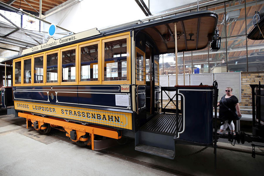 Straßenbahnmuseum Leipzig | Entdecke über 20 Kategorien Leipzig-Motive: Foto-Downloads, hochwertige Poster, Leinwand- & Fine-Art-Prints. Jetzt Lieblingsfoto im Bildlexikon Leipzig Shop bestellen!