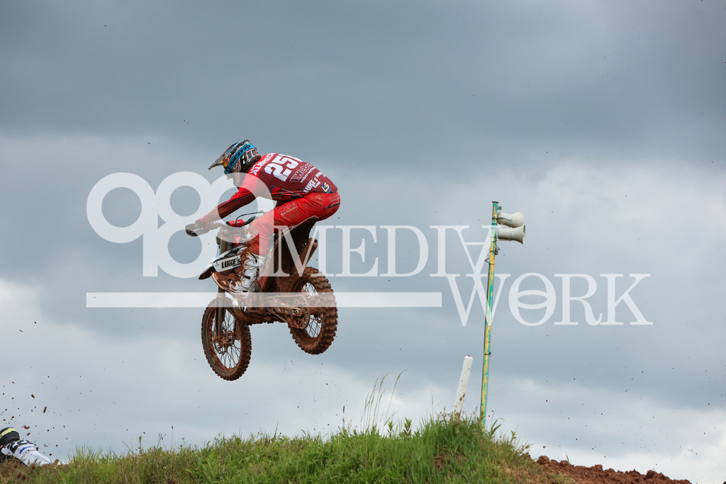 5E6A0217 | 989 MEDIAWORK
