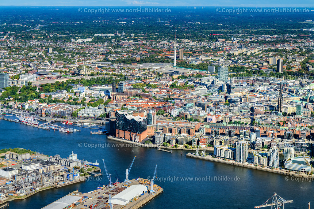 Hamburg_Elbphilharmonie_Hafencity_ELS_5949250925 | HAMBURG 25.09.2025 Elbphilharmonie am Ufer der Elbe in Hamburg. Das Konzerthaus- Gebäude im Stadtteil Hamburg-HafenCity befindet sich am Ufer der Elbe der Hansestadt. Weiterführende Informationen bei: HOCHTIEF Aktiengesellschaft AG,  HamburgMusik gGmbH,  ReGe Hamburg Projekt-Realisierungsgesellschaft mbH. // The Elbe Philharmonic Hall on the river bank of the Elbe in Hamburg. Further information at: HOCHTIEF Aktiengesellschaft AG,  HamburgMusik gGmbH,  ReGe Hamburg Projekt-Realisierungsgesellschaft mbH. Foto: Martin Elsen