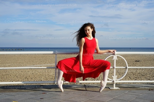 Ballerina | Fotografie Photography Dresden Photoshooting  Fotoshooting Fotografin Dresdencity Bilder  Foto Dresdenvideos Kalender Postkarten Bilderdownload Portrait Hochzeitsfotografie Familienfotos Bewerbungsbilder Studiofotografie Fotograf Dresdenbilder Business - Realisiert mit Pictrs.com