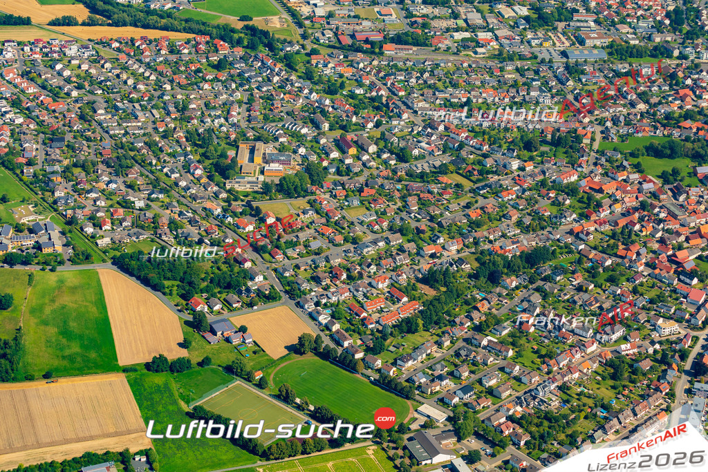 Klassische Luftaufnahme ohne Drohne zeigt:Großenritte bei Baunatal - Die Luftbildaufnahme wurde 2025 vom UL-Flugzeug heraus erstellt ( keine Drohnenaufnahme ) - Hochauflösende Luftaufnahme -Nicht vergleichbar mit Google Maps oder Satelittenbilder- Die Geschenkidee !Mit Lizenz und Bildrechte bestellbar