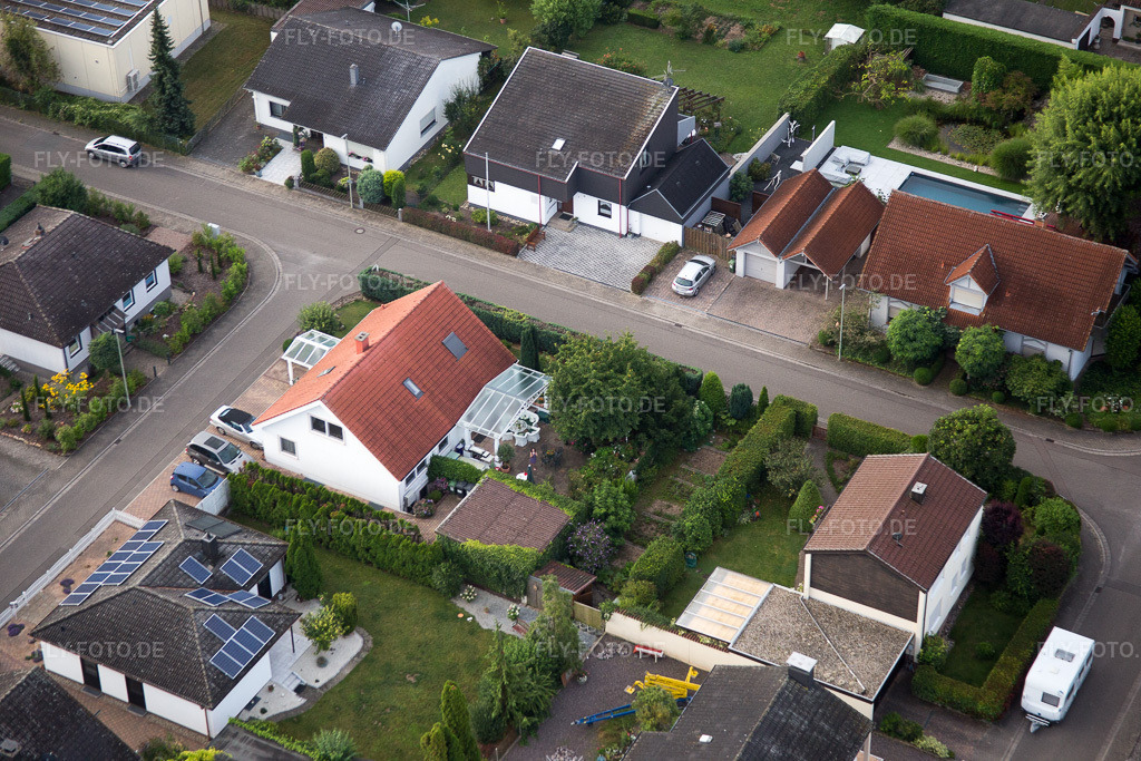 Luftbild: Billigheim-Ingenheim, Maxburgstr im Ortsteil Billigheim in Billigheim-Ingenheim im Bundesland Rheinland-Pfalz in Deutschland. Foto: IMG_092818.jpg vom 13.08.2016 durch Werner Riehm/FLY-FOTO.de