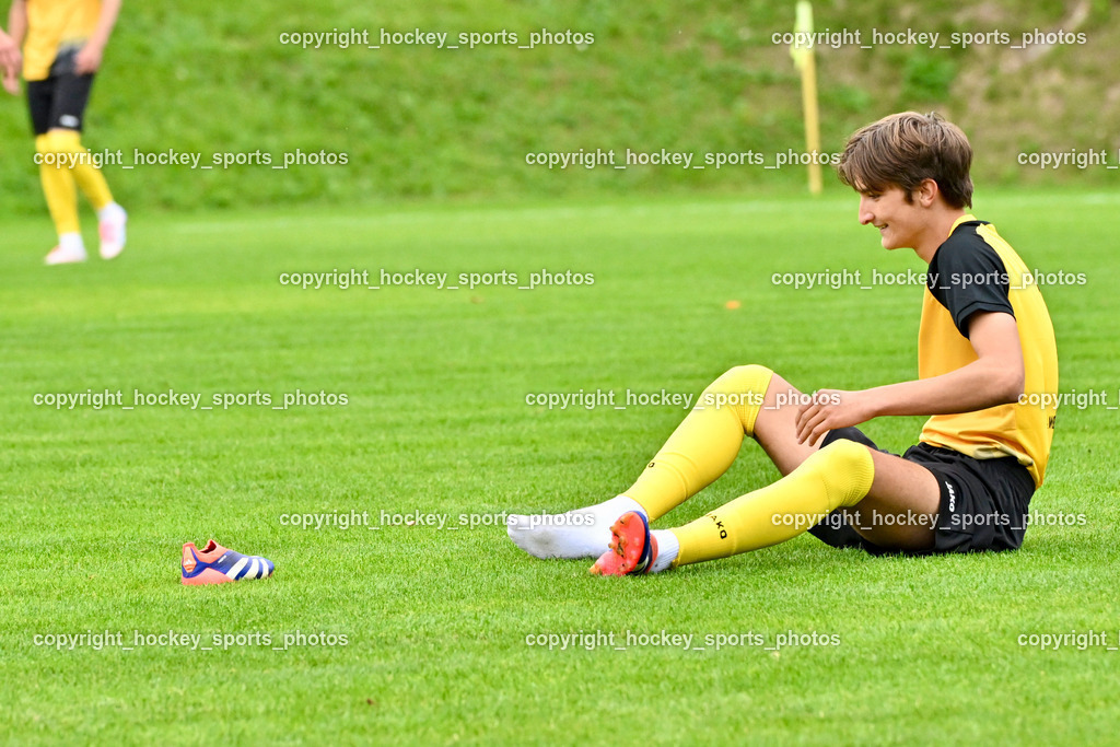 SV Arnoldstein vs. ATUS Velden | #13 Fabian Ortner SV Arnoldstein, Schuh verloren, SV Arnoldstein vs. ATUS Velden, SV Arnoldstein vs. ATUS Velden am 16.09.2025 in Arnoldstein (Waldparkstadion Arnoldstein), Austria, (Photo by Bernd Stefan)