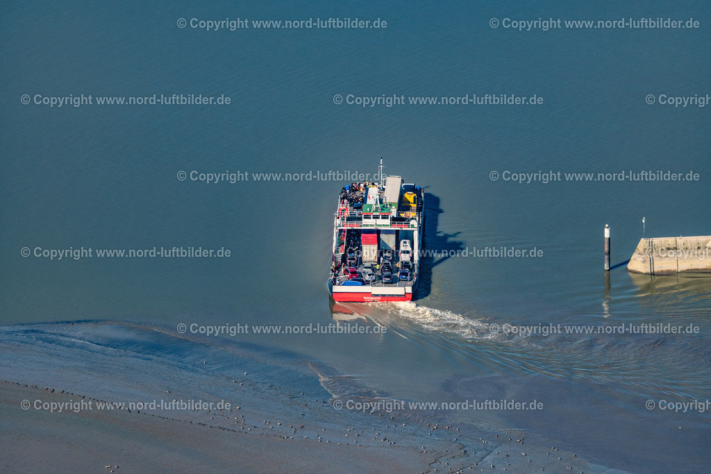 Glückstadt_Elbfähre_FRS_Wischhafen_ELS_6649110822 | DROCHTERSEN 11.08.2022 Fahrt eines Fähr- Schiffes der " Elbfähre Wischhafen " in Wischhafen im Bundesland Niedersachsen, Deutschland. Weiterführende Informationen bei: FRS Elbfähre Glückstadt Wischhafen GmbH. // Ride a ferry ship " FRS Elbfaehre Wischhafen " on street Wischhafenersand in Drochtersen in the state Lower Saxony, Germany. Further information at: FRS Elbfaehre Glueckstadt Wischhafen GmbH. Foto: Martin Elsen