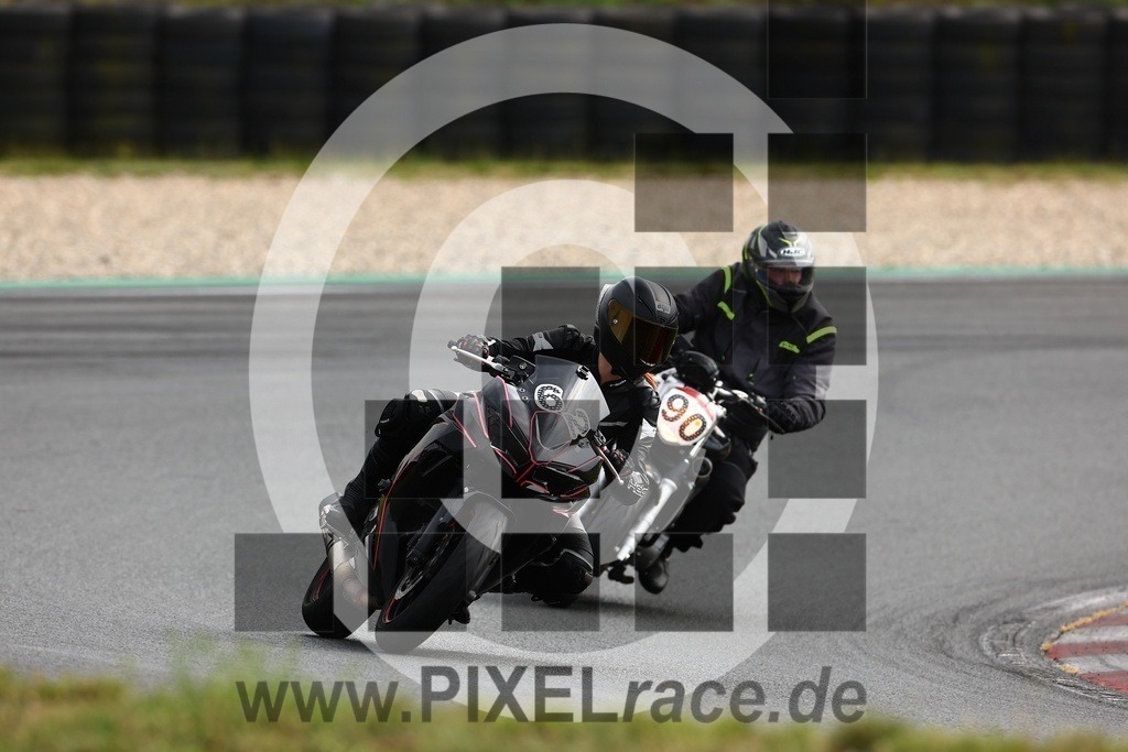 0062-20240807_02648 | Schöne Erinnerungen an spannende Momente - das festzuhalten ist unser Job. PIXELrace.de ist seit 2003 auf den Rennstrecken Europas unterwegs um die Action draußen beim Fahren und die wunderbare Stimmung imm Fahrerlager für euch einzufangen.