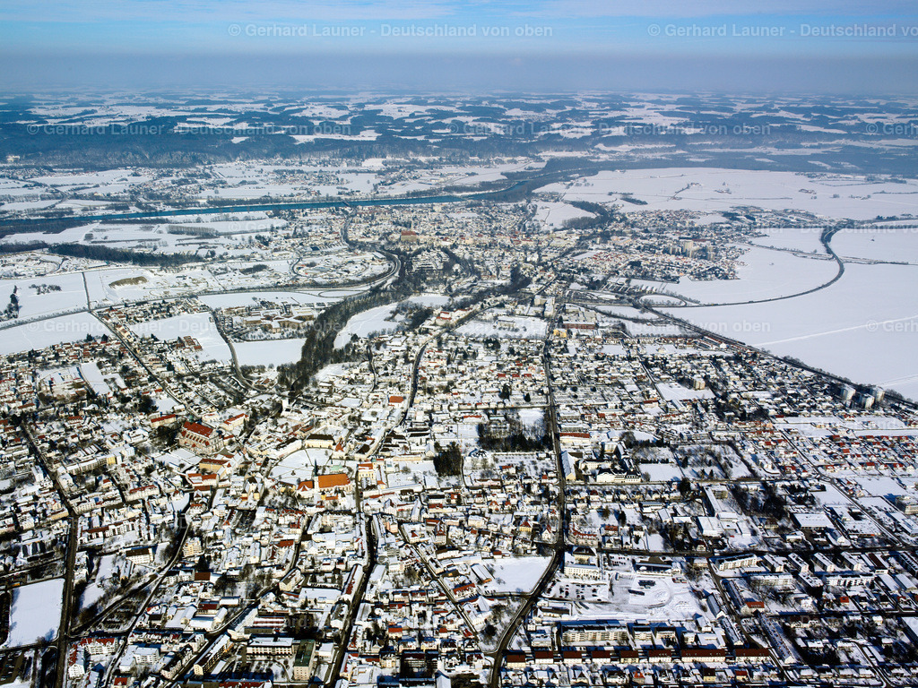 2600024 | Blick über Neu-und Altötting in Richtung Alpen, Winteraufnahme